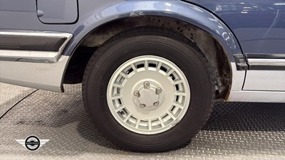 Lot 390 - 1985 FORD GRANADA GHIA X AUTO