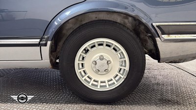 Lot 390 - 1985 FORD GRANADA GHIA X AUTO