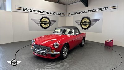 Lot 124 - 1977 MG B