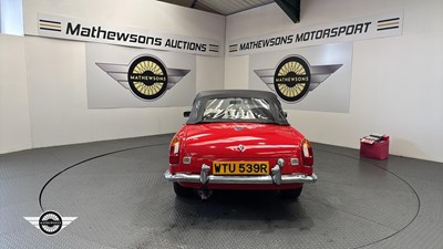 Lot 124 - 1977 MG B
