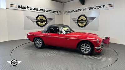 Lot 124 - 1977 MG B