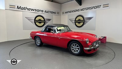Lot 124 - 1977 MG B