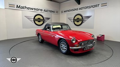 Lot 124 - 1977 MG B