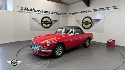 Lot 124 - 1977 MG B