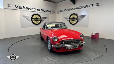 Lot 124 - 1977 MG B