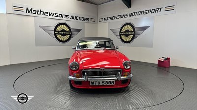 Lot 124 - 1977 MG B
