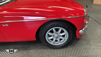 Lot 124 - 1977 MG B