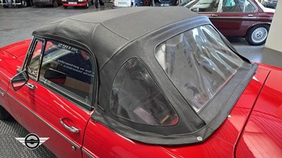 Lot 124 - 1977 MG B