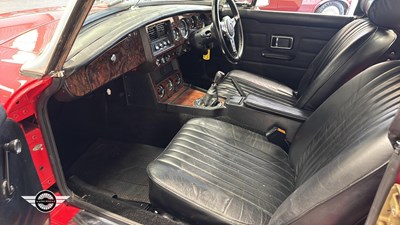 Lot 124 - 1977 MG B