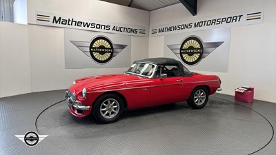 Lot 124 - 1977 MG B