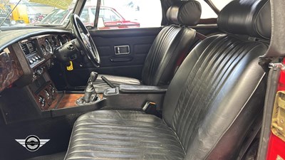 Lot 124 - 1977 MG B