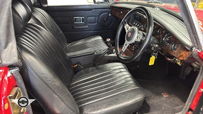 Lot 124 - 1977 MG B