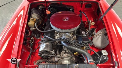 Lot 124 - 1977 MG B