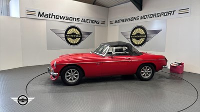 Lot 124 - 1977 MG B