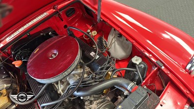 Lot 124 - 1977 MG B