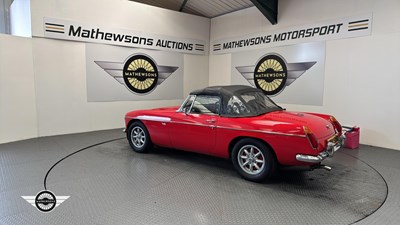 Lot 124 - 1977 MG B