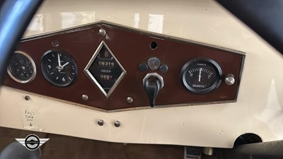 Lot 299 - 1931 RENAULT MODEL MONO 6 SALOON TYPE RY2