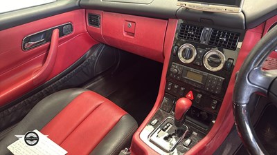 Lot 322 - 2001 MERCEDES 320 SLK V6