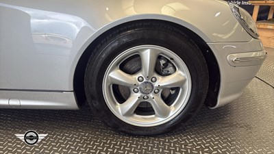 Lot 322 - 2001 MERCEDES 320 SLK V6