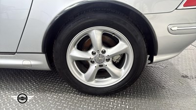 Lot 322 - 2001 MERCEDES 320 SLK V6
