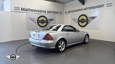 Lot 322 - 2001 MERCEDES 320 SLK V6
