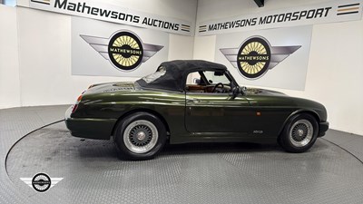 Lot 674 - 1994 MG RV8