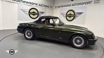 Lot 674 - 1994 MG RV8