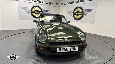 Lot 674 - 1994 MG RV8
