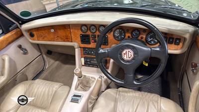 Lot 674 - 1994 MG RV8