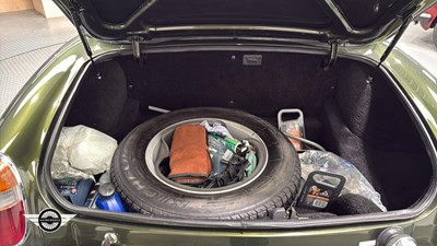 Lot 674 - 1994 MG RV8
