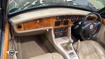 Lot 674 - 1994 MG RV8