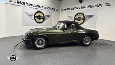 Lot 674 - 1994 MG RV8