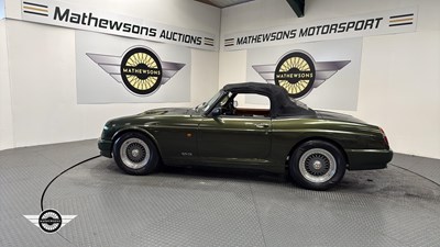 Lot 674 - 1994 MG RV8