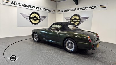 Lot 674 - 1994 MG RV8