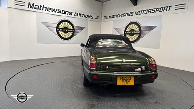 Lot 674 - 1994 MG RV8