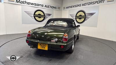 Lot 674 - 1994 MG RV8