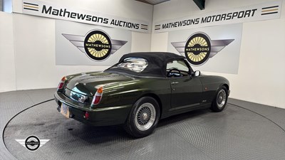 Lot 674 - 1994 MG RV8