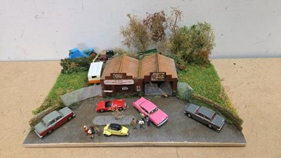 Lot 259 - 1.76 SCALE VEHICLE GARAGE DIORAMA MODEL 13" X 9.5"