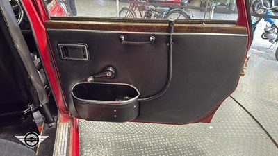 Lot 836 - 1969 AUSTIN 1800 S