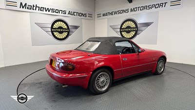 Lot 718 - 1992 MAZDA MX-5
