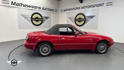 Lot 718 - 1992 MAZDA MX-5