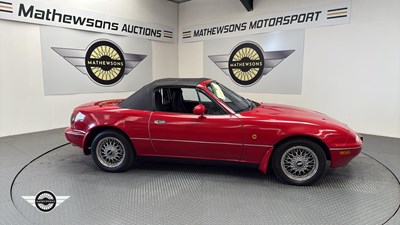 Lot 718 - 1992 MAZDA MX-5