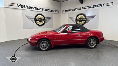 Lot 718 - 1992 MAZDA MX-5