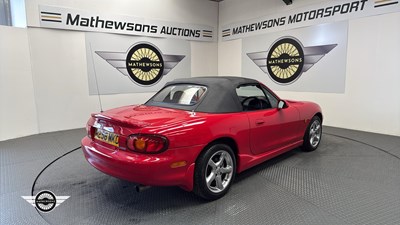 Lot 730 - 1998 MAZDA MX-5