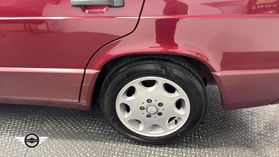 Lot 802 - 1991 MERCEDES 190E AUTO