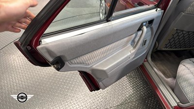 Lot 802 - 1991 MERCEDES 190E AUTO