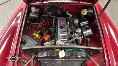 Lot 852 - 1973 MG B GT