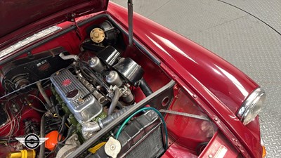 Lot 852 - 1973 MG B GT