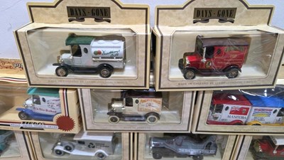 Lot 455 - BOX OF MIXED DIE CAST MODELS