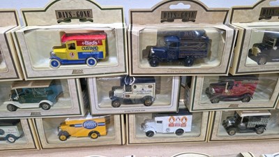 Lot 455 - BOX OF MIXED DIE CAST MODELS